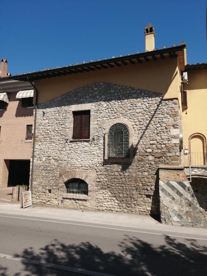 Sulle Orme Di Francesco Appartamento Blu Bastia Umbra Luaran gambar