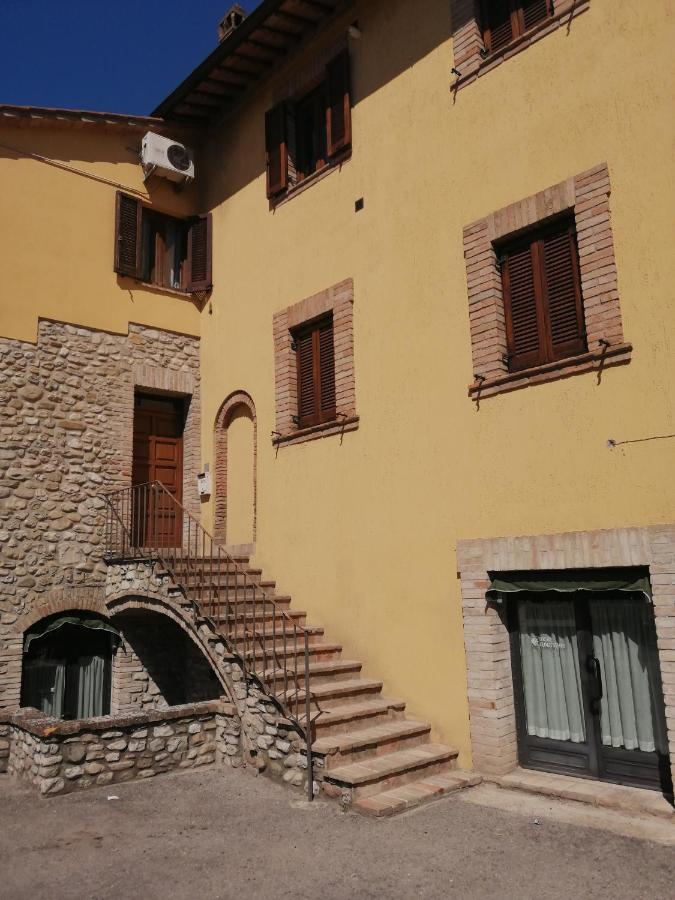 Sulle Orme Di Francesco Appartamento Blu Bastia Umbra Luaran gambar