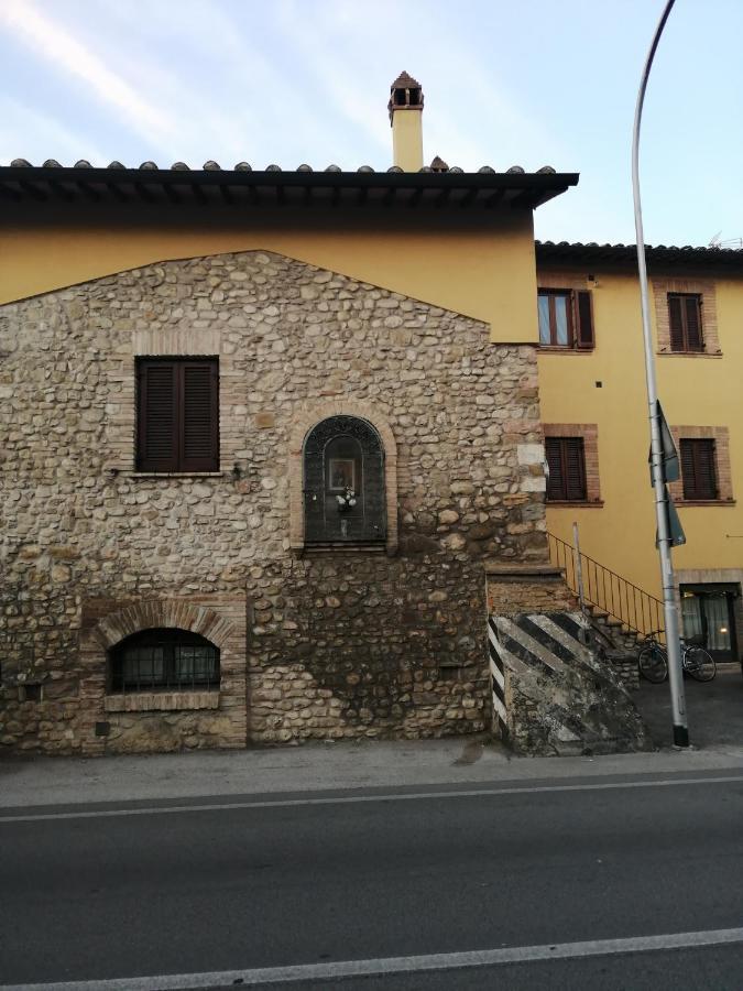 Sulle Orme Di Francesco Appartamento Blu Bastia Umbra Luaran gambar